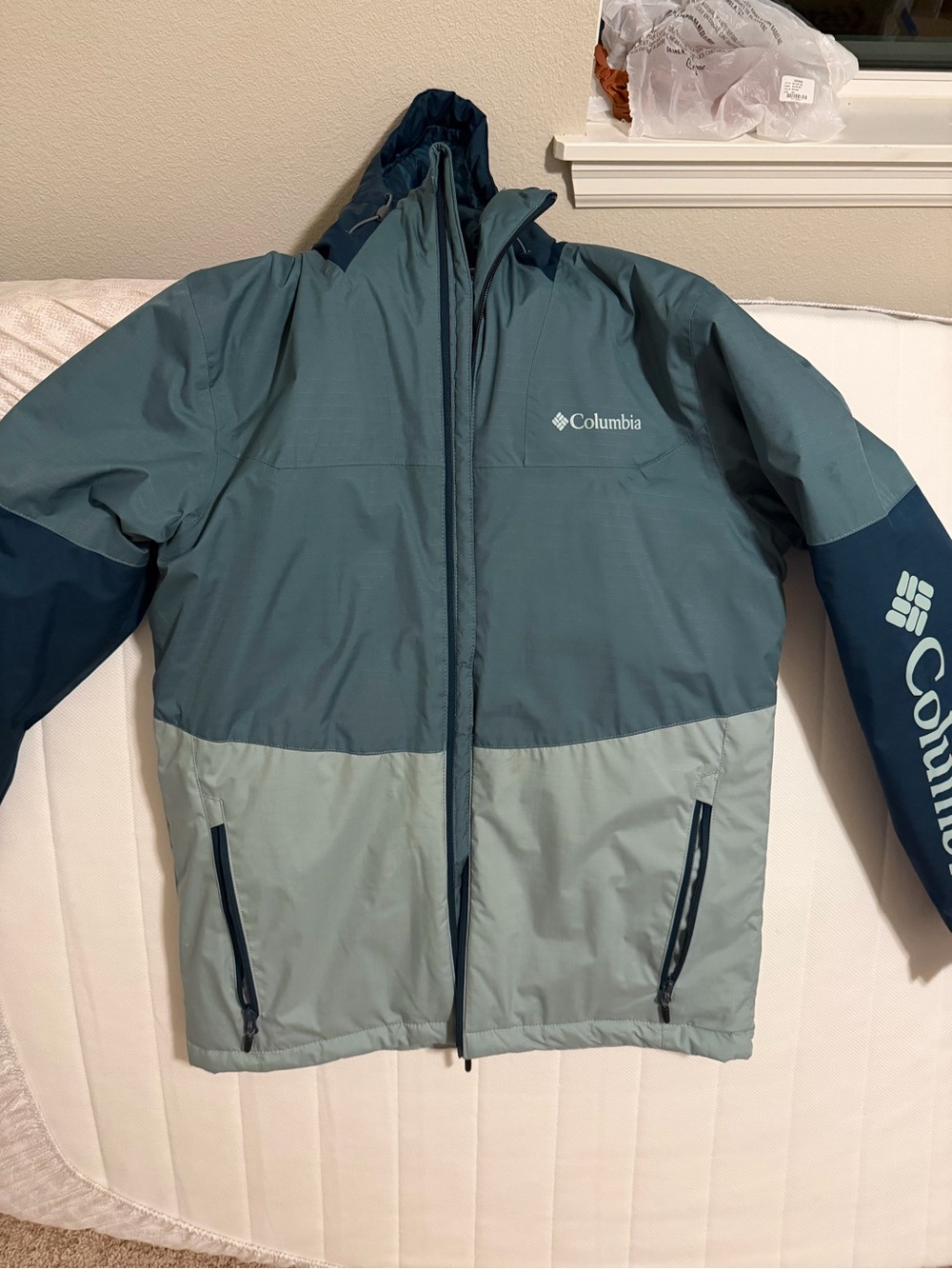 Columbia Jacket - Picture 1 of 4